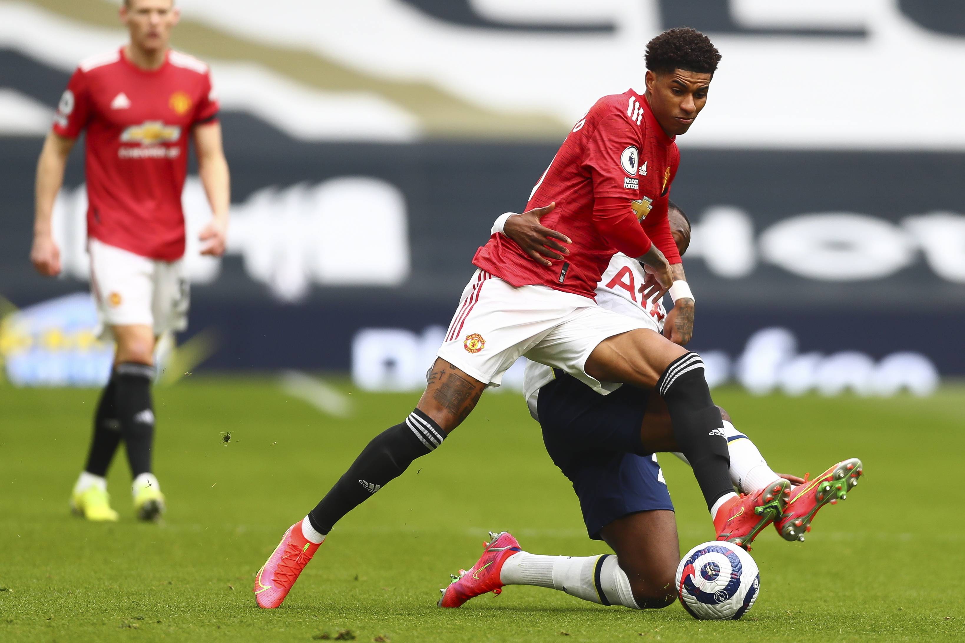 仅靠引援是 仅靠引援是